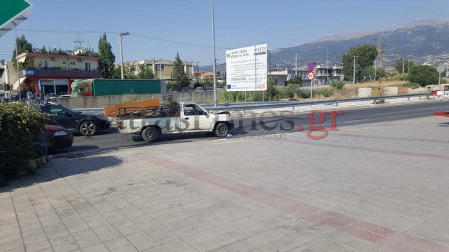 Πάτρα: Ρομά πέρασαν με κόκκινο, τράκαραν με ταξί και έδειραν οδηγό και επιβάτη! (βίντεο)